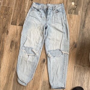 American Eagle Outfitters Light Wash Distressed Boyfriend Jeans